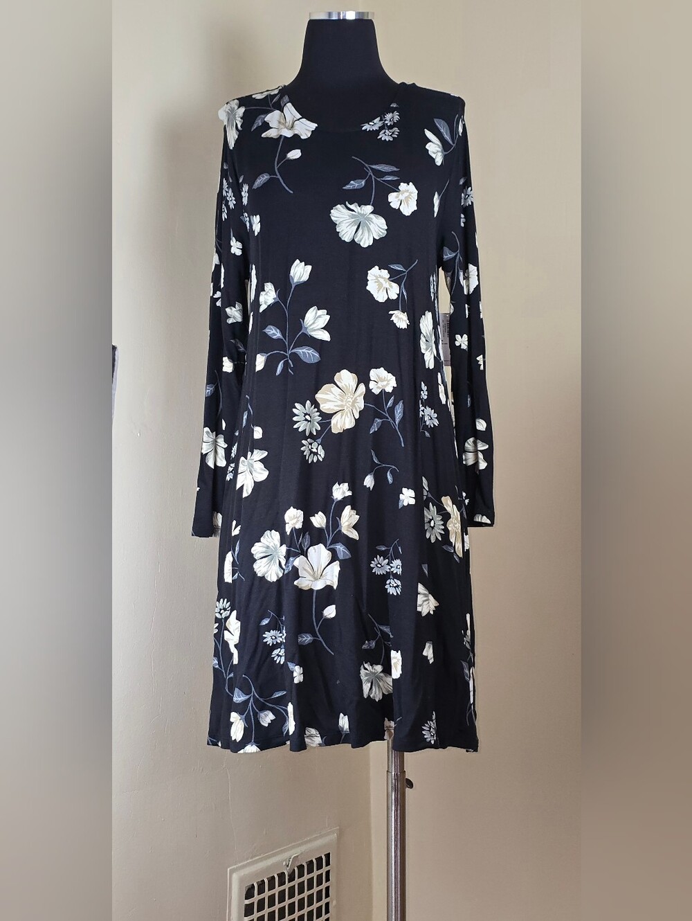 Old Navy Black and White Floral Knit Long Sleeve Swing Dress NEW w/Tag Medium P